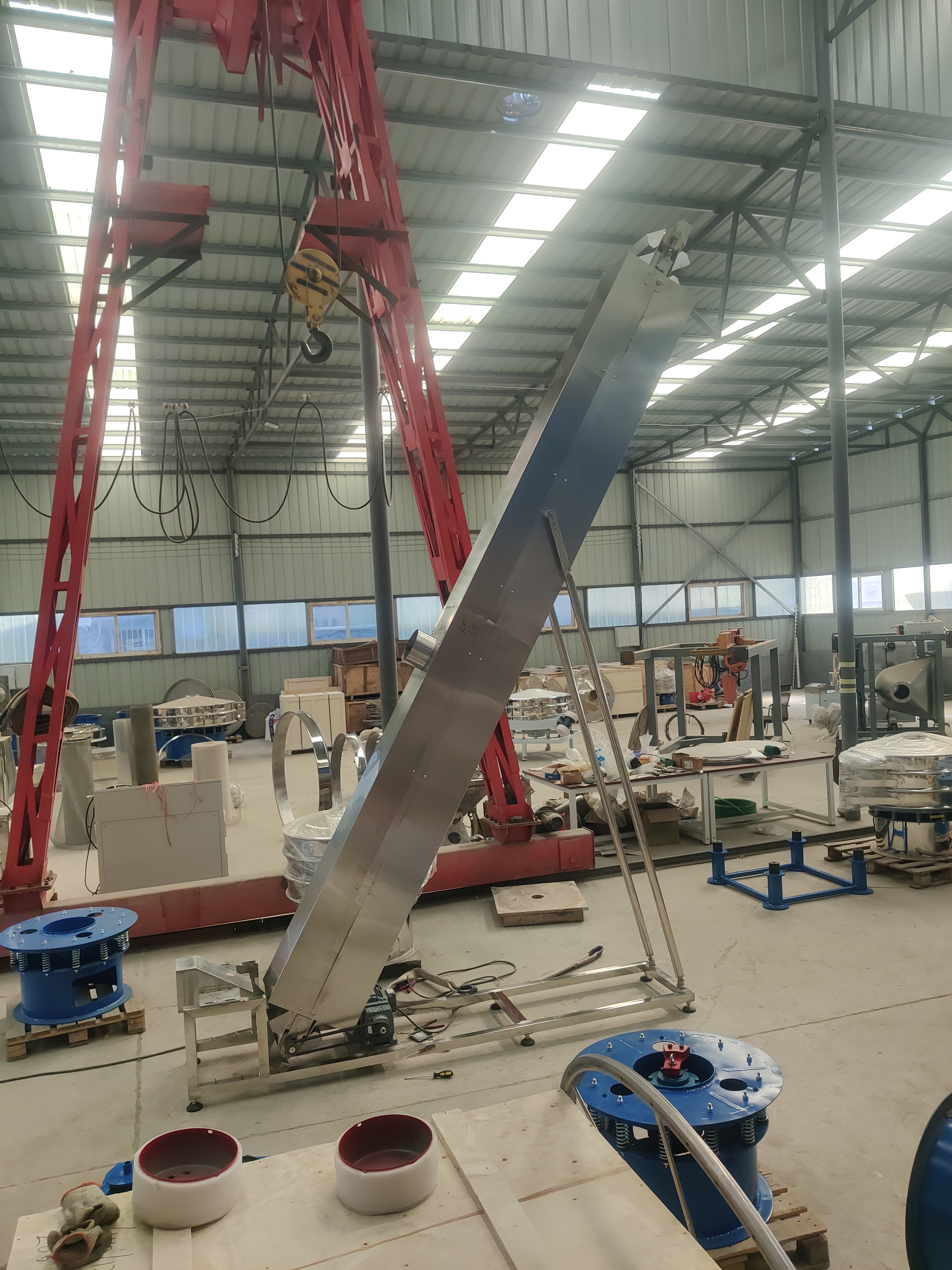 HL環(huán)鏈離心斗式提升機(jī)的工作原理及結(jié)構(gòu)有哪些？