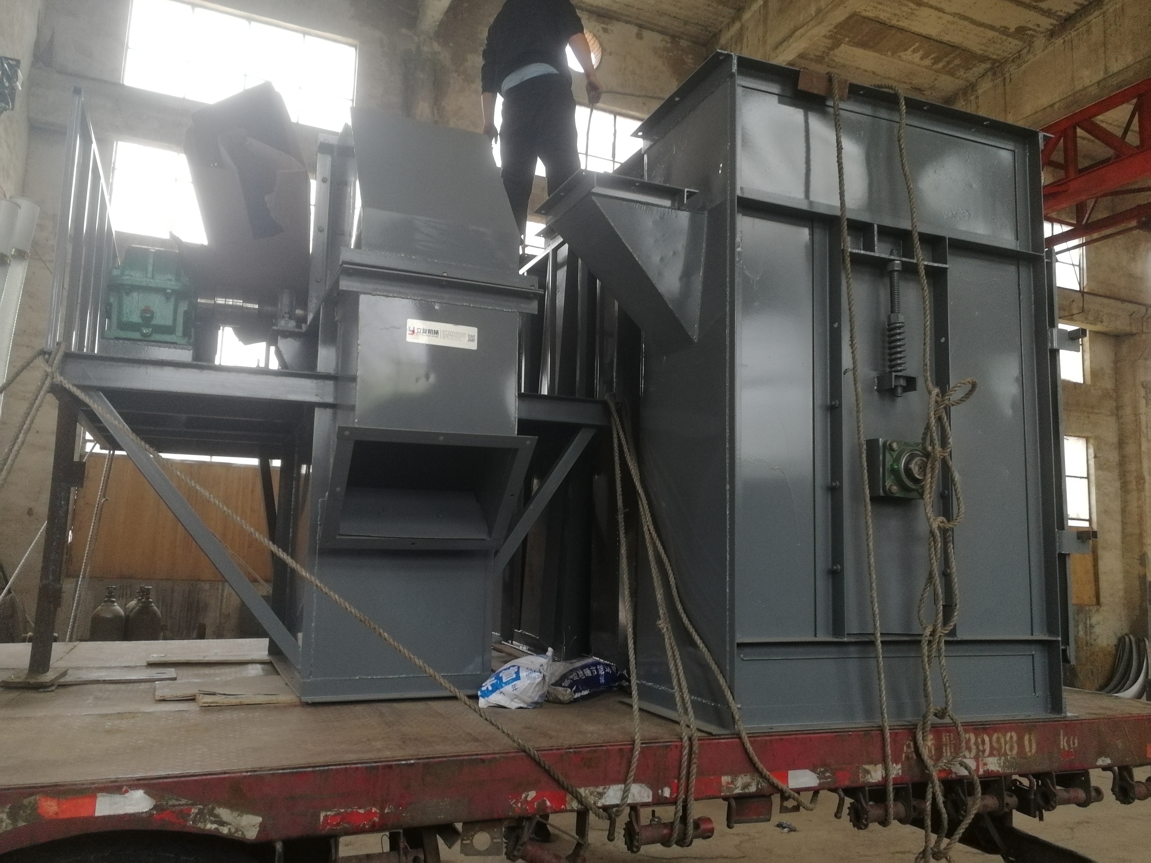 z型翻斗提升機(jī)相比其他提升機(jī)的優(yōu)勢在哪里？ (翻斗式提升機(jī)視頻)